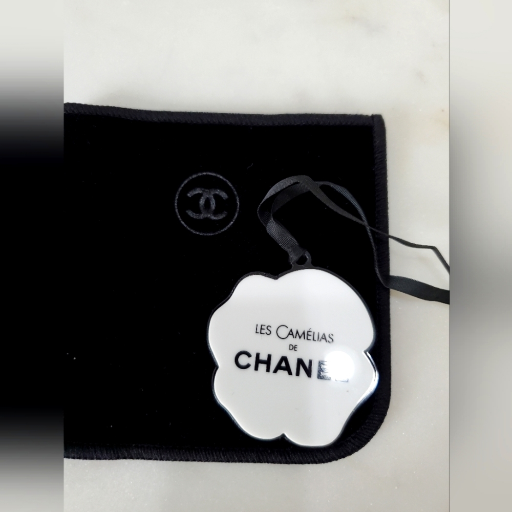 CHANEL Camelia White Black Acrylic Flower Purse Bag Key Fob Pendant Charm